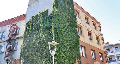 Eskişehir'de o apartmanı gören dönüp bir daha bakıyor	