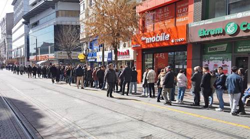 Eskişehir'de o bilet için metrelerce kuyruk oluştu!
