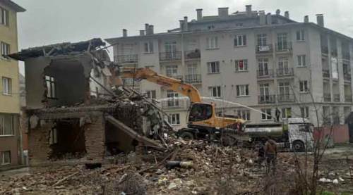 Eskişehir'de o binaların yıkımı sürüyor...