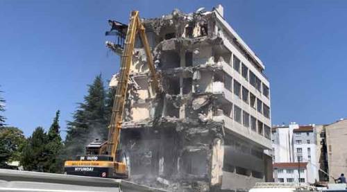Eskişehir'de o binanın yıkımı sürüyor