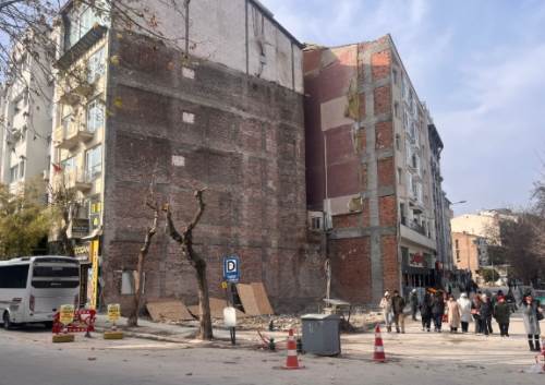 Eskişehir'de o cadde yeniden trafiğe açıldı!