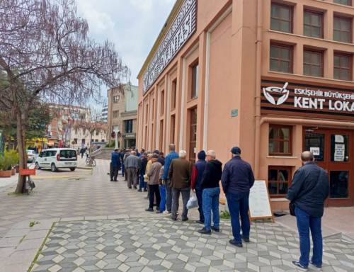 Eskişehir'de o kuyruk hiç bitmiyor