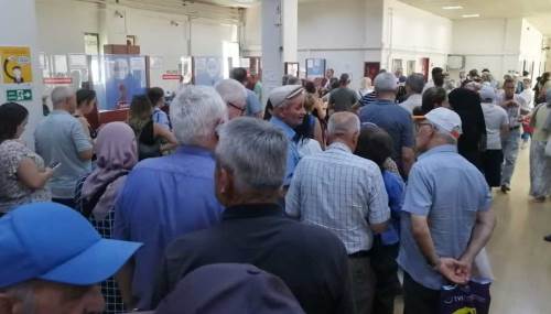 Eskişehir’de ödeme çilesi: Vatandaşlar saatlerce kuyrukta bekledi