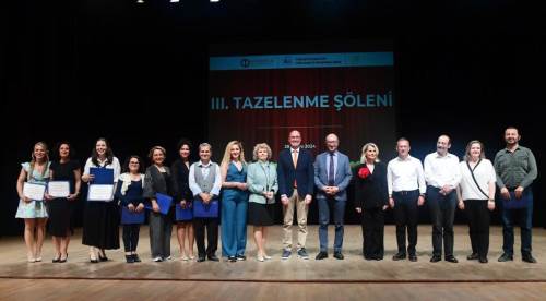 Eskişehir'de öğrenciler dönemi "tazelenme şöleni" ile kapattılar