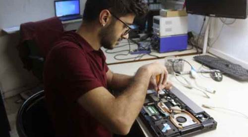 Eskişehir'de öğrenciler okuldan önce ona geliyor!