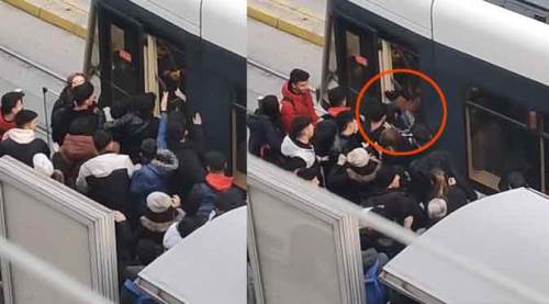 Eskişehir'de öğrenciler taciz iddiasıyla tekme tokat...