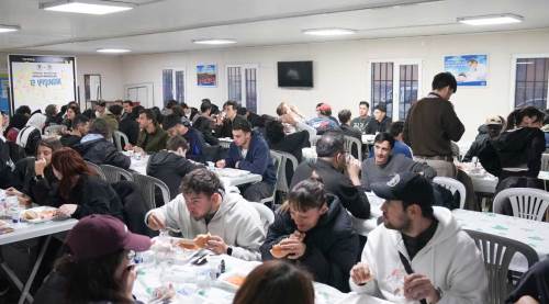 Eskişehir'de öğrencilere ücretsiz akşam yemeği hizmeti nerede, saat kaçta?