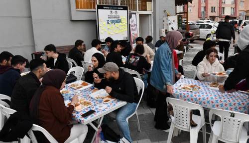 Eskişehir'de öğrencilere yemek yardımı devam ediyor