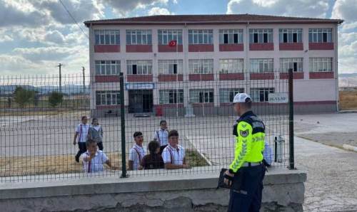 Eskişehir’de okul çevrelerinde geniş çaplı denetim! 823 kişi kontrol edildi