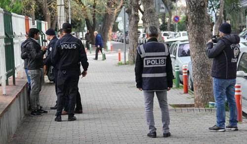 Eskişehir’de okul çevrelerinde yüzlerce kişi ve mekan sorgulandı