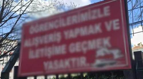 Eskişehir’de okul önündeki yasak yazısı gündem oldu