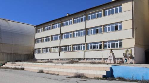 Eskişehir'de okulun adı var ama binası yok!