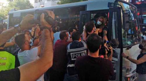Eskişehir'de olaylı akşam: 20 kişi gözaltında!