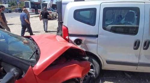 Eskişehir'de ölümden döndüler! Dükkana böyle daldı...