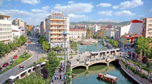 Eskişehir’de olursa “ahlaksız” Konya’da olursa “ süper harika!” 