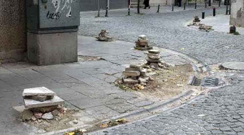 Eskişehir'de önce dubaları söktüler, sonra kaldırımı...