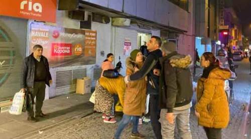Eskişehir'de onları yoldan geçenler ayırdı
