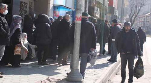 Eskişehir'de orada kuyruğa girdiler, adım atacak yer kalmadı!