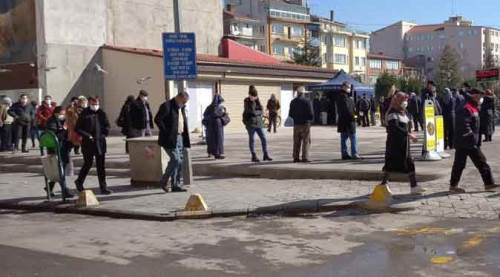 Eskişehir'de oradaki kuyruk bitmiyor!