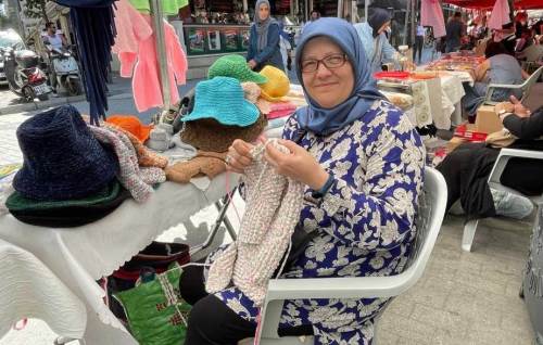 Eskişehir'de örgü örerek hayatını kazandı!