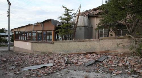 Eskişehir'de ortalık savaş alanına döndü: Cami minaresine yıldırım düştü!