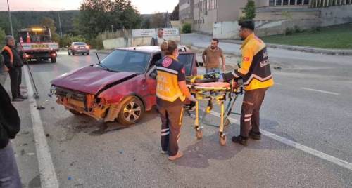 Eskişehir’de otomobil aydınlatma direğine çarptı! Sürücü yaralandı