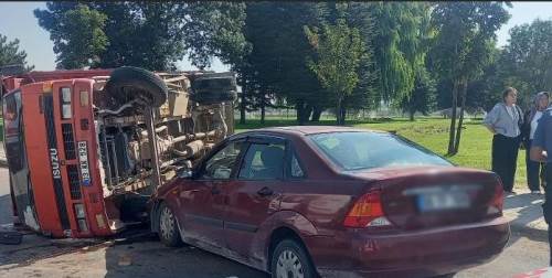 Eskişehir'de otomobil kamyona çarptı: Çok sayıda yaralı var!