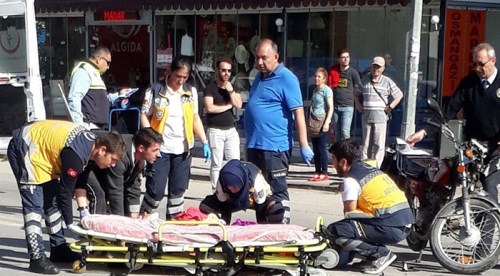 Eskişehir'de otomobil motosikletle çarpıştı: 2 yaralı