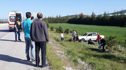 Eskişehir'de otomobil şarampole uçtu: 2 yaralı