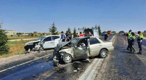 Eskişehir'de otomobiller kafa kafaya çarpıştı: Ölü ve yaralılar var!