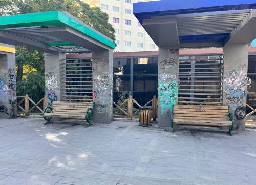 Eskişehir'de oturma alanları sprey boya kurbanı oldu!