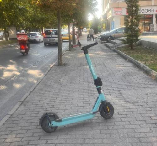 Eskişehir'de öylece bırakılan scooter tepki topladı