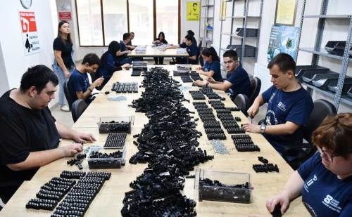 Eskişehir'de özel bireyler montaj atölyelerinde çok mutlu