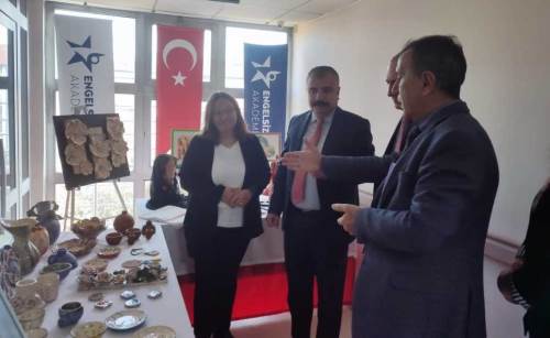 Eskişehir'de özel bireylerin eserleri sergilendi