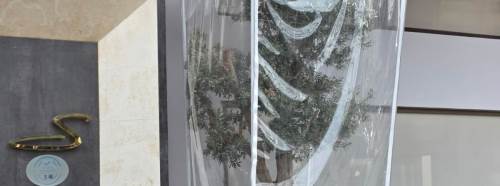 Eskişehir’de özel branda ile korunan ağaç dikkat çekiyor