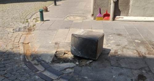 Eskişehir'de park edemeyen dubayı söküyor!