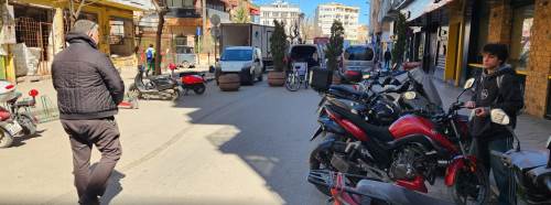 Eskişehir’de park sorunu gittikçe büyüyor: Caddeye sığmıyorlar!