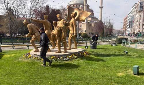 Eskişehir’de park ve bahçelerde bahar temizliği başladı
