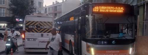 Eskişehir’de park yasağı hiçe sayıldı! Trafik tıkandı