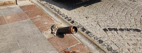 Eskişehir'de parkı önlemek için konulan dubalar sürücülerin hedefi oldu!