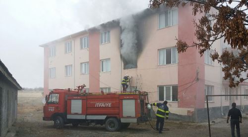 Eskişehir'de patlayan televizyon evi yaktı!