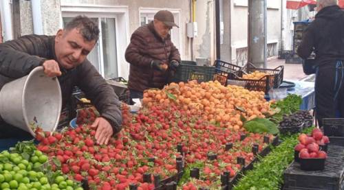Eskişehir'de pazar esnafı yağışlardan dertli