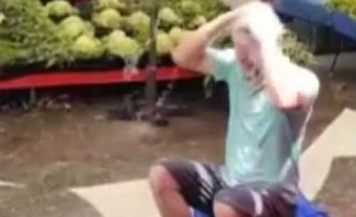 Eskişehir'de pazarcı sıcaktan bunalınca bakın ne yaptı!