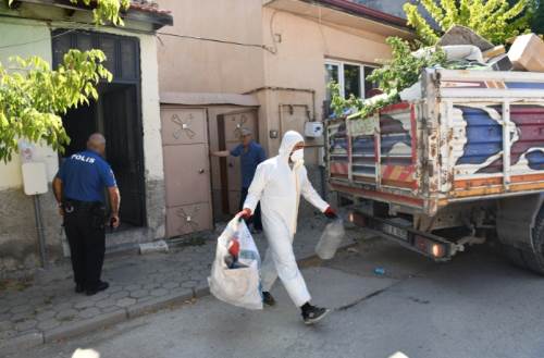 Eskişehir'de pes dedirten manzara: Kamyonlar o evin önüne yığıldı