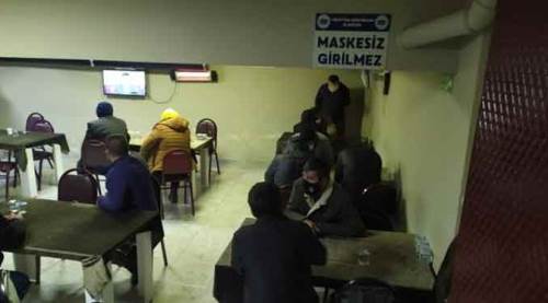 Eskişehir'de pişkinliğin bu kadarı: Maskesiz girilmez yazıp...