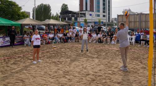 Eskişehir'de plaj voleybolu festivali başladı