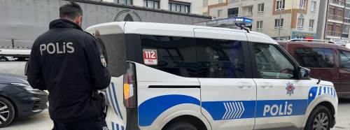 Eskişehir'de plakasız motosiklet polis aracına çarpıp kaçtı!