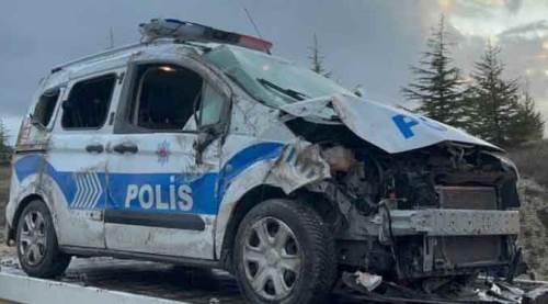 Eskişehir'de polis aracı takla attı!