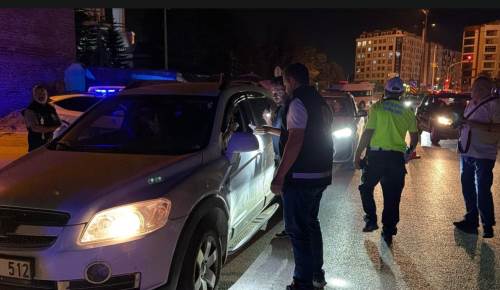 Eskişehir’de polis denetimi: Yüzlerce kişi ve araç kontrol edildi