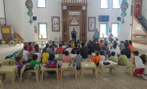 Eskişehir'de polis ekipleri Kur’an kurslarında bilgilendirme yaptı